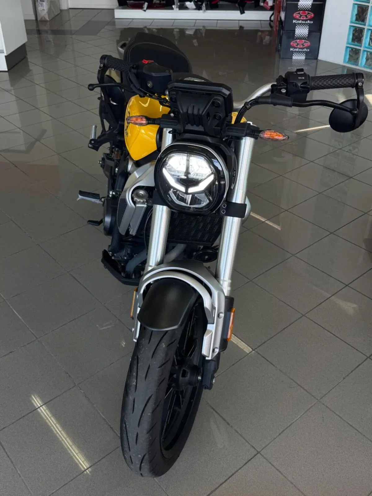Voge Trofeo 350AC (2022 - 26) (3)