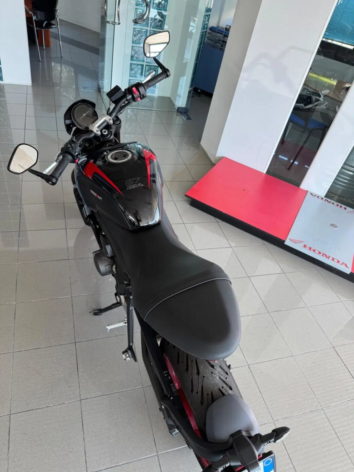 Triumph Trident 660 Triple Tribute Edition (2025 - 26) (3)
