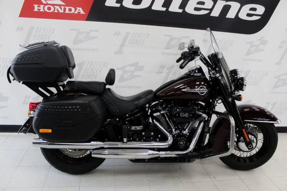 Harley-Davidson 107 Heritage Classic (2018 - 19) - FLHC (2)