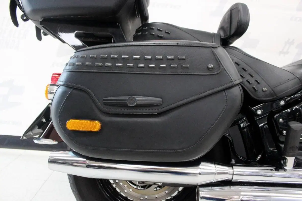 Harley-Davidson 107 Heritage Classic (2018 - 19) - FLHC (7)