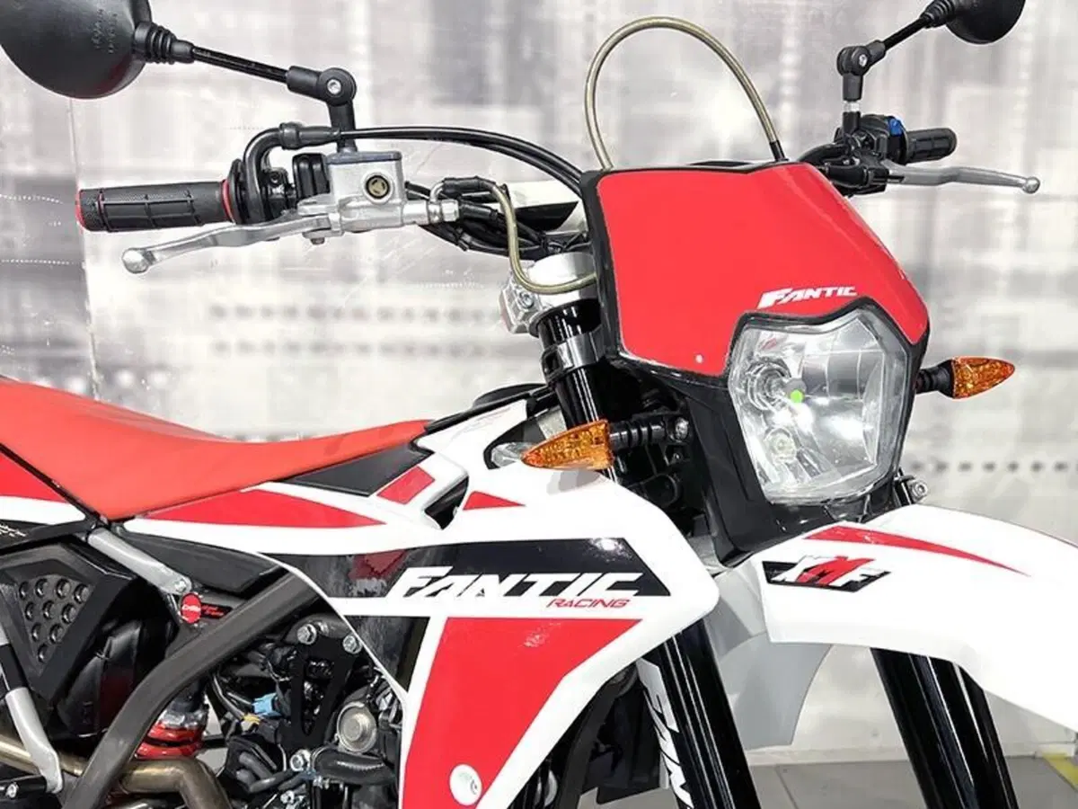 Fantic Motor XMF 125 Motard Performance 4t (2021 - 22) (9)