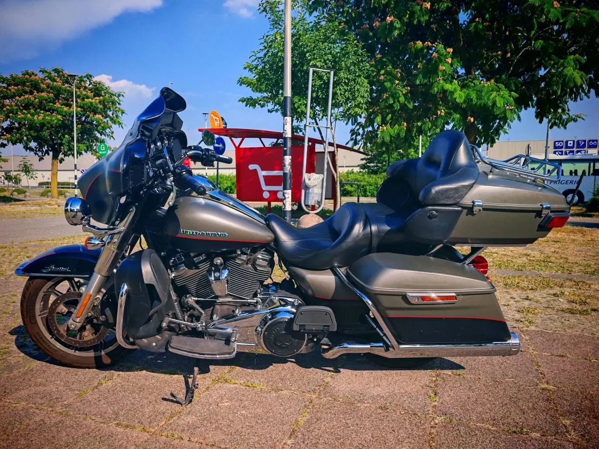Harley-Davidson 114 Electra Glide Ultra Limited (2019) - FLHTK (2)