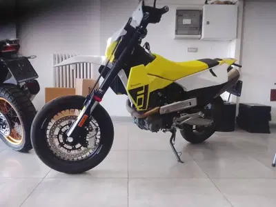 Husqvarna 701 Supermoto (2026) usata