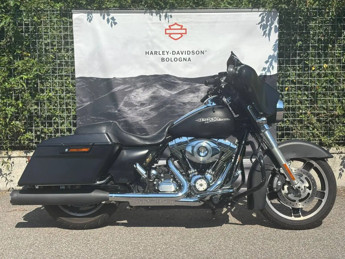 Harley-Davidson 1690 Street Glide (2011 - 13) - FLHX