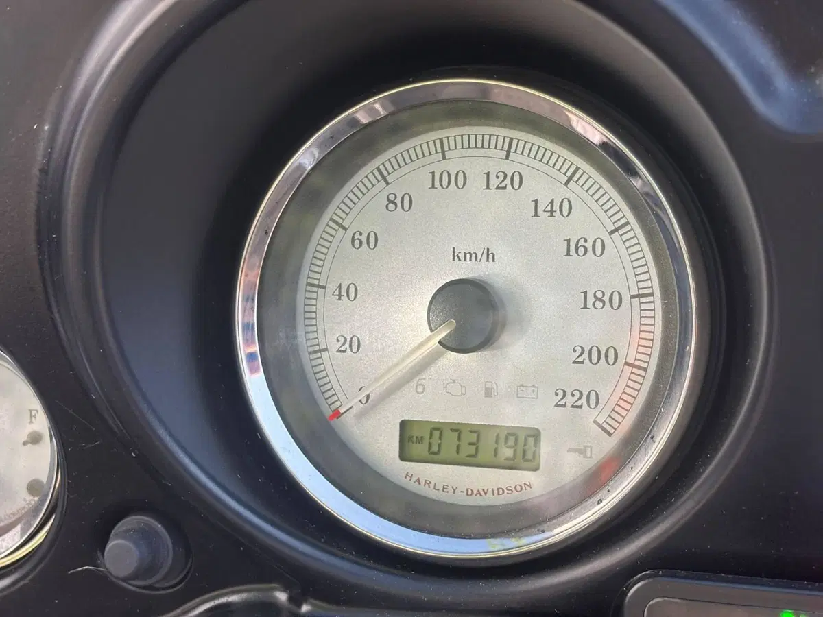 Harley-Davidson 1690 Street Glide (2011 - 13) - FLHX (4)