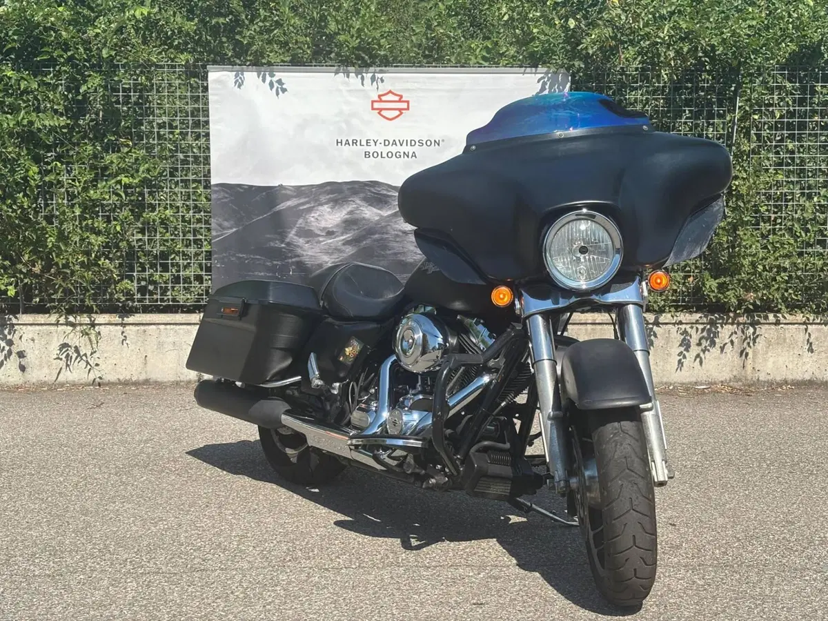 Harley-Davidson 1690 Street Glide (2011 - 13) - FLHX (6)