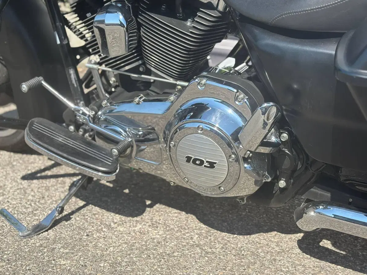 Harley-Davidson 1690 Street Glide (2011 - 13) - FLHX (9)