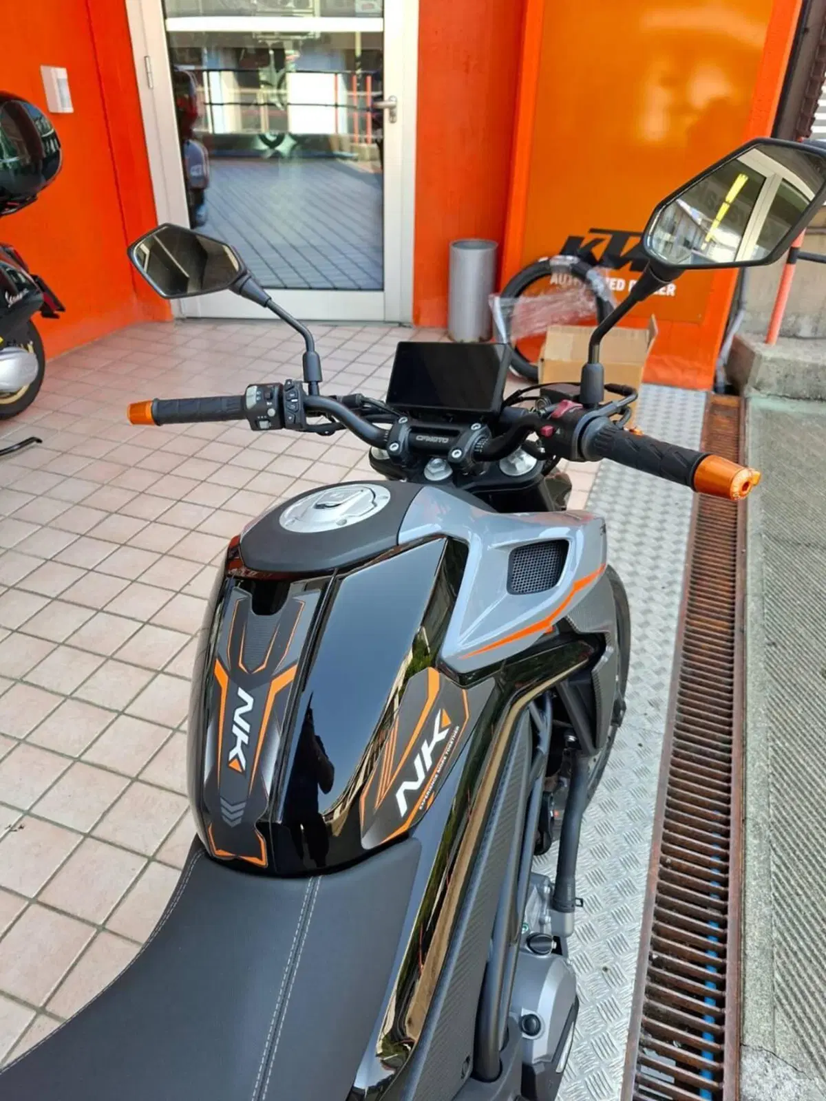 CFMOTO 300NK (2021 - 26) (2)