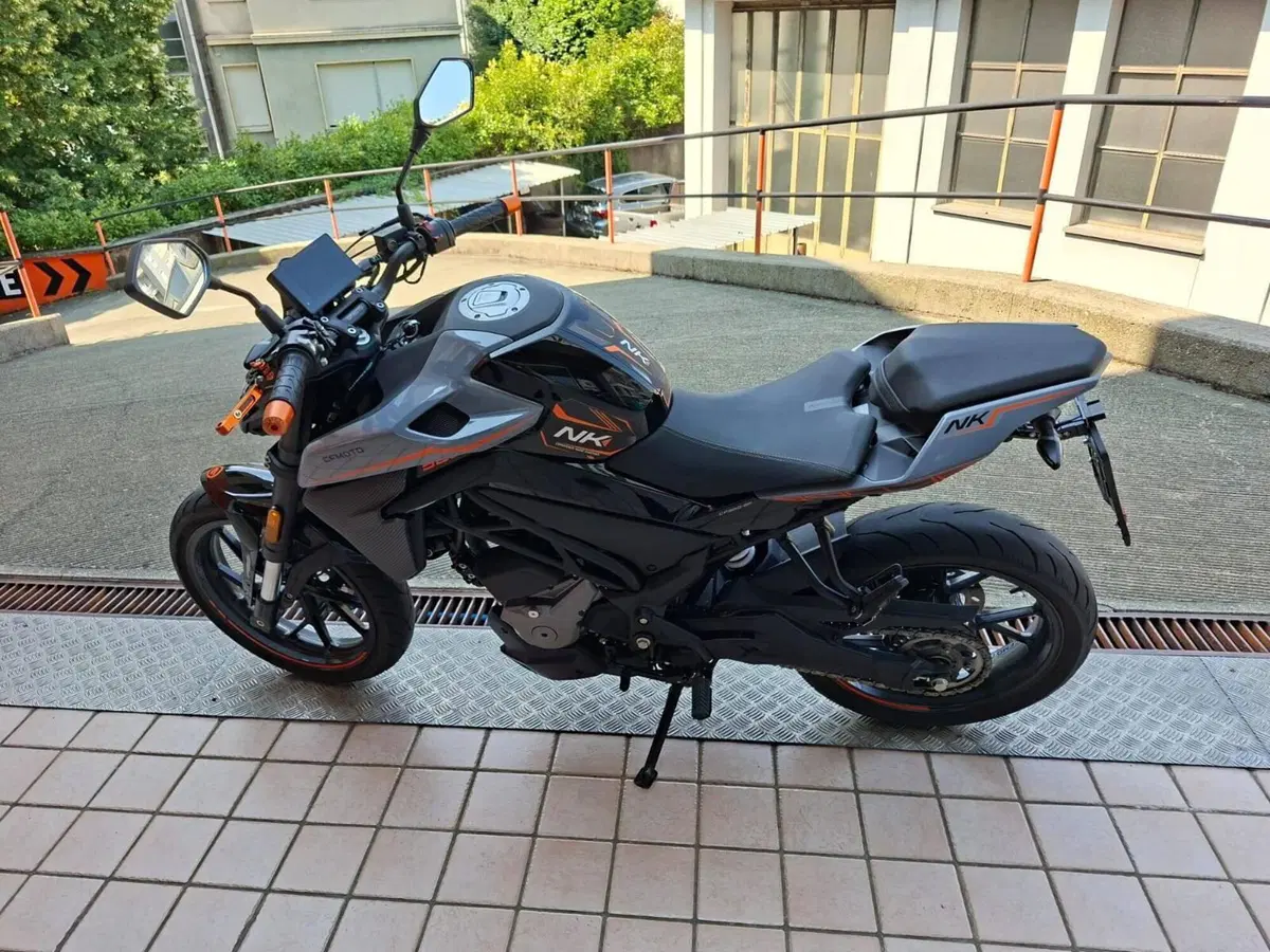 CFMOTO 300NK (2021 - 26) (4)