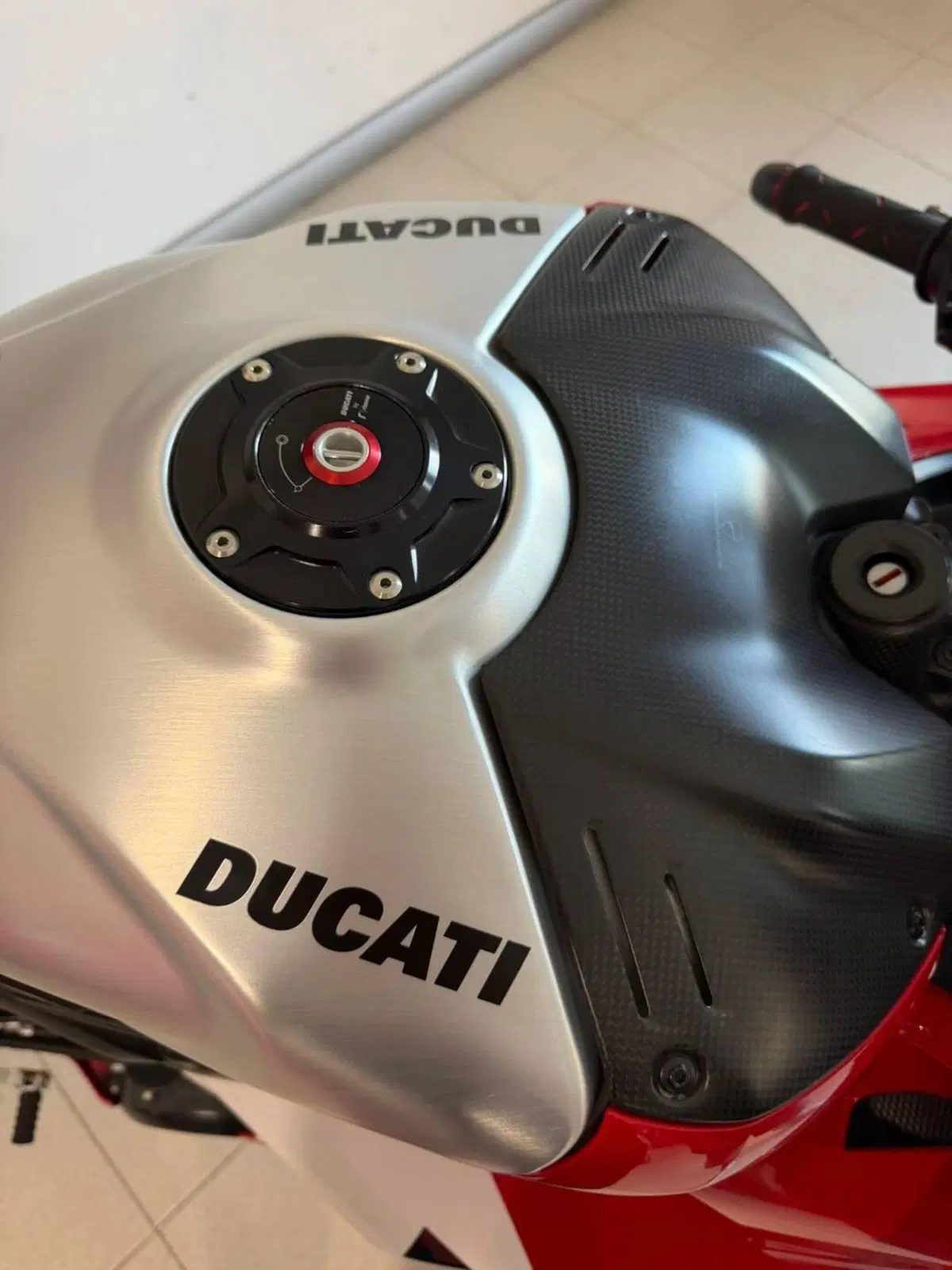 Ducati Panigale V4 R (2023 - 24) (7)