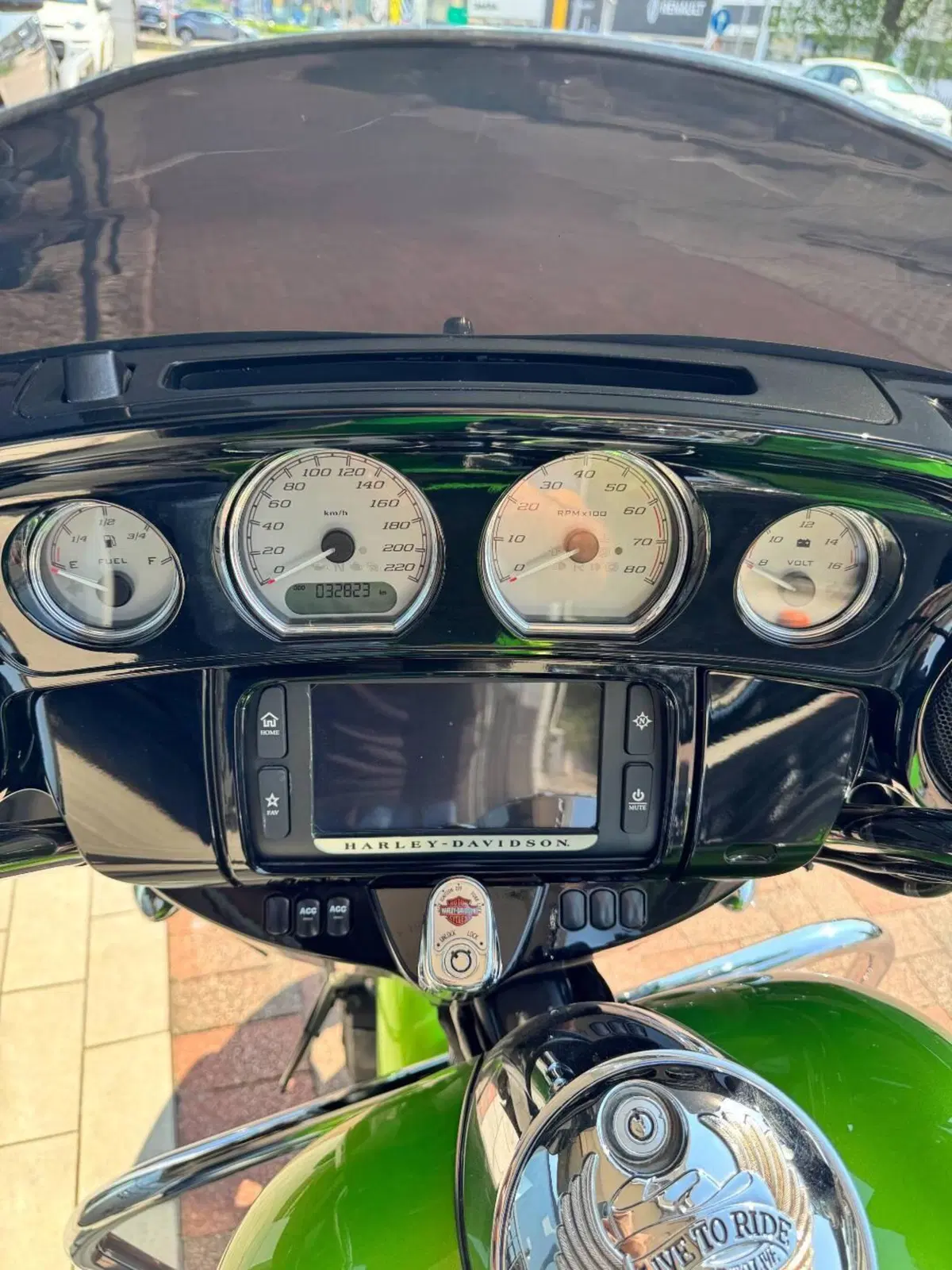 Harley-Davidson 1690 Street Glide Special (2014 - 16) - FLHX (6)