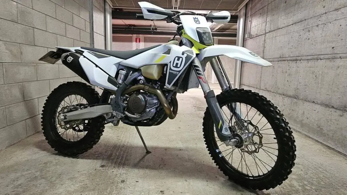 Husqvarna FE 450 (2022) (2)