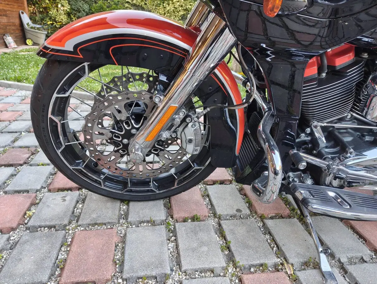 Harley-Davidson CVO Road Glide Limited (2022) (4)