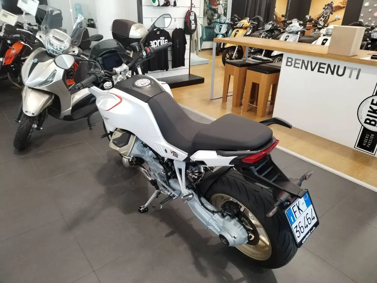 Moto Guzzi V100 Mandello (2022 - 24) (6)