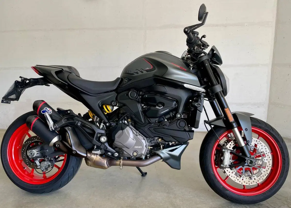 Ducati Monster 937 + (2021 - 25) (5)