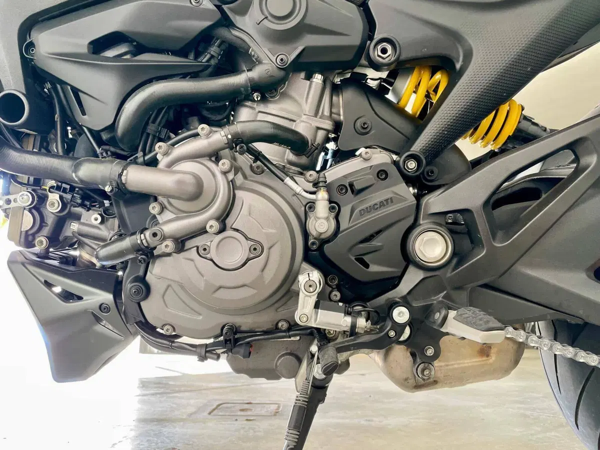 Ducati Monster 937 + (2021 - 25) (4)
