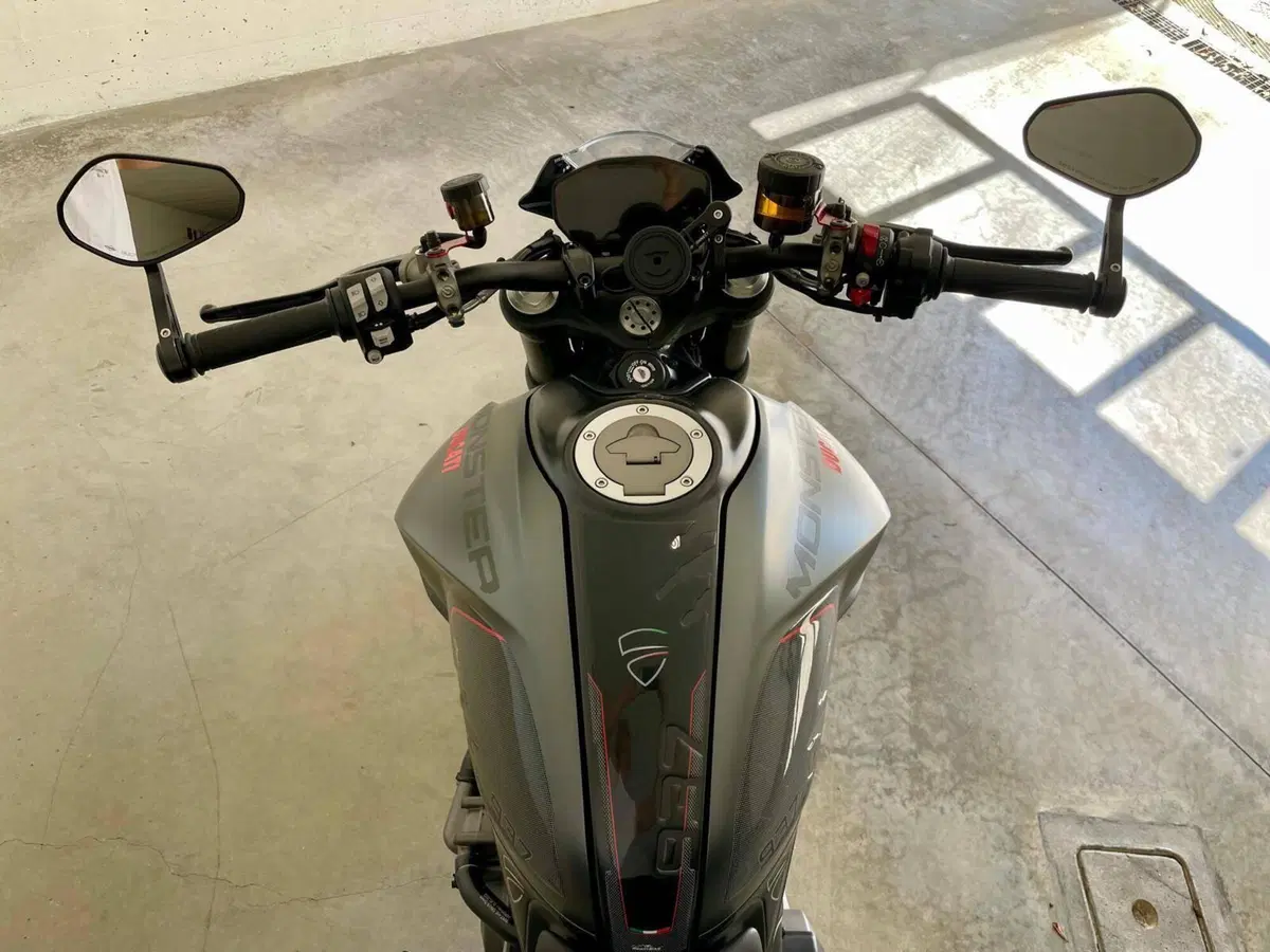 Ducati Monster 937 + (2021 - 25) (10)