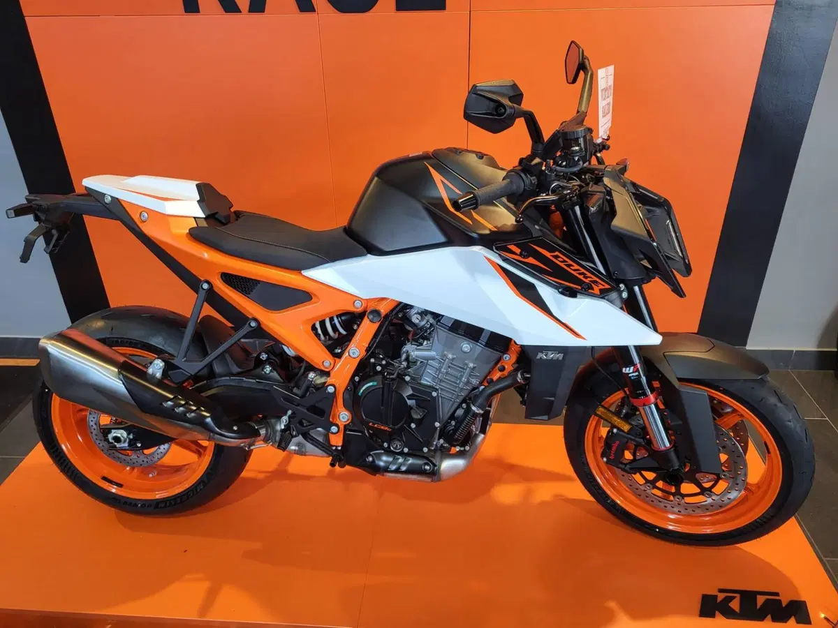 KTM 990 Duke R (2026)