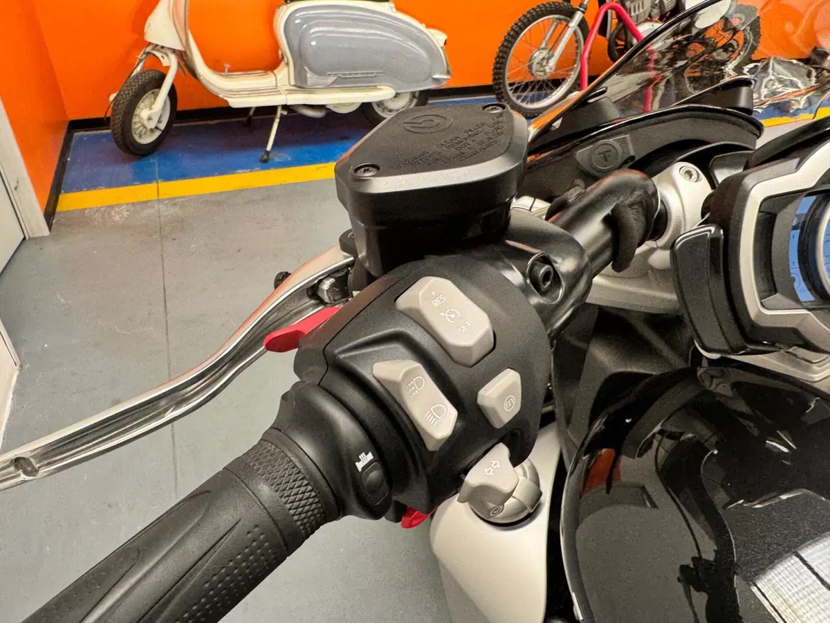 Triumph Rocket 3 GT (2021 - 24) (11)