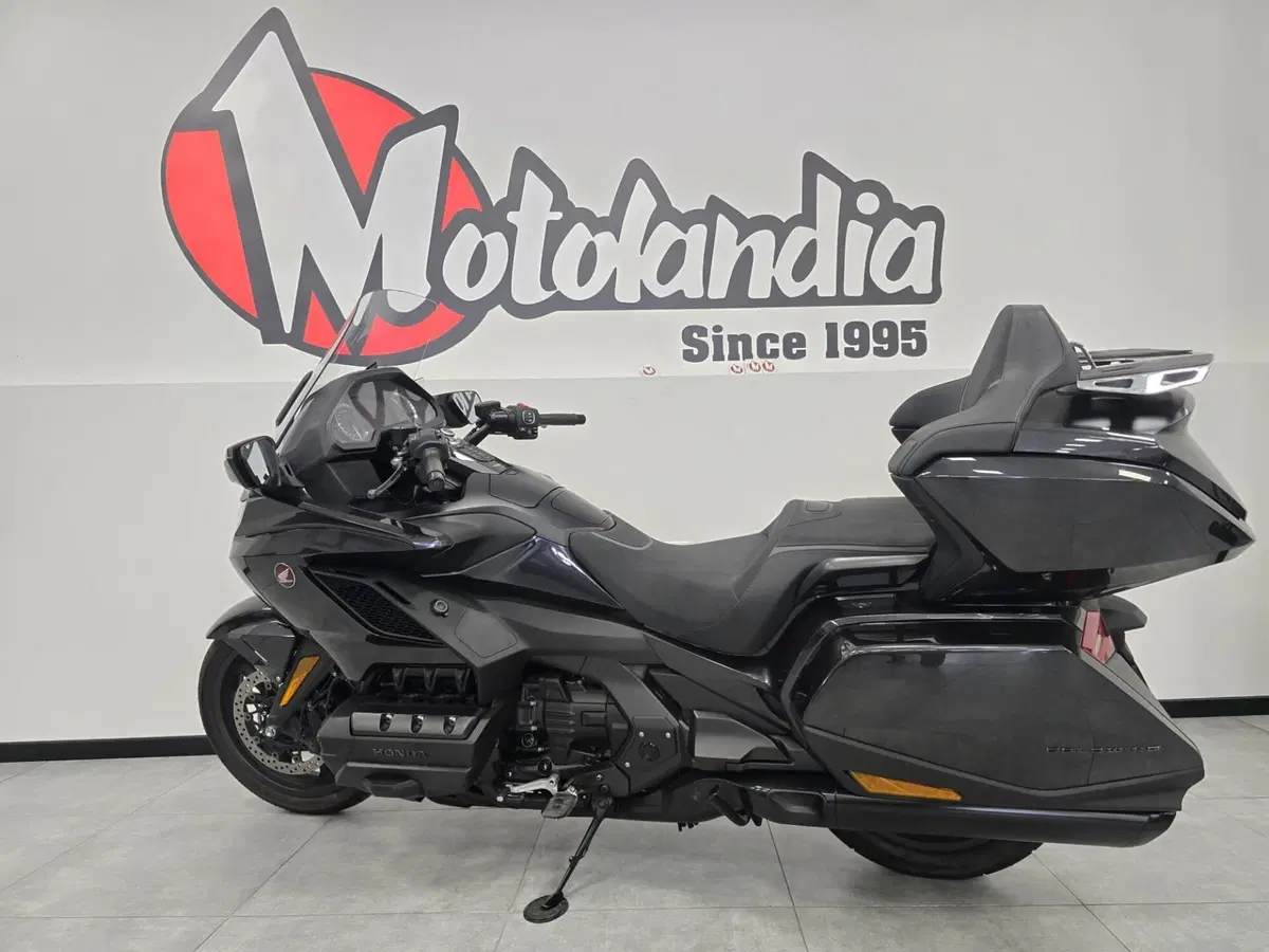 Honda GL 1800 Gold Wing Tour (2021 - 23) (2)