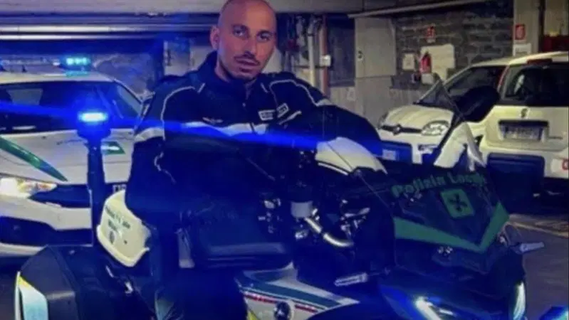 Agente morto nell'inseguimento di un'auto a Milano: arrestato il fuggitivo.