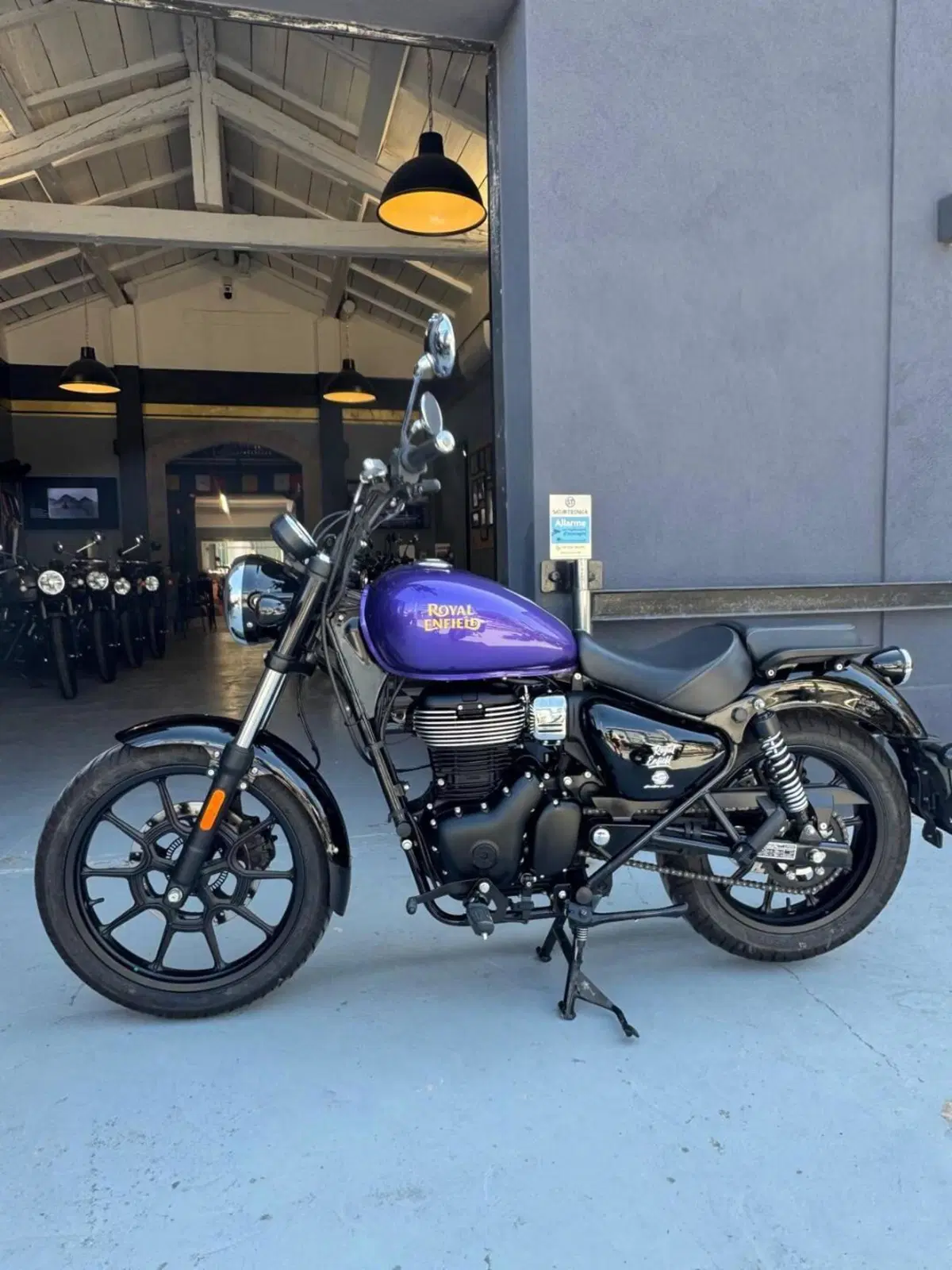 Royal Enfield Meteor 350 (2021 - 26) (2)