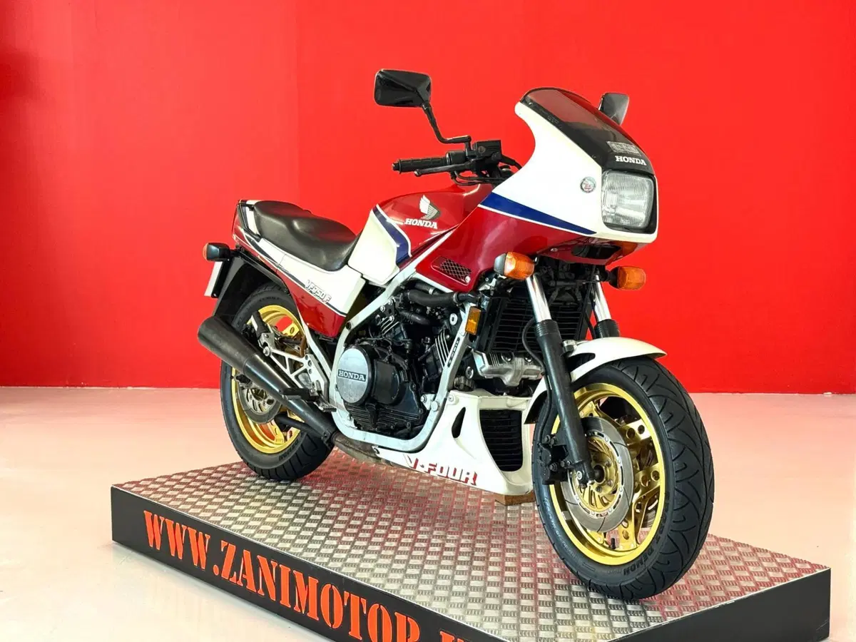 Honda VF 750 F (2)