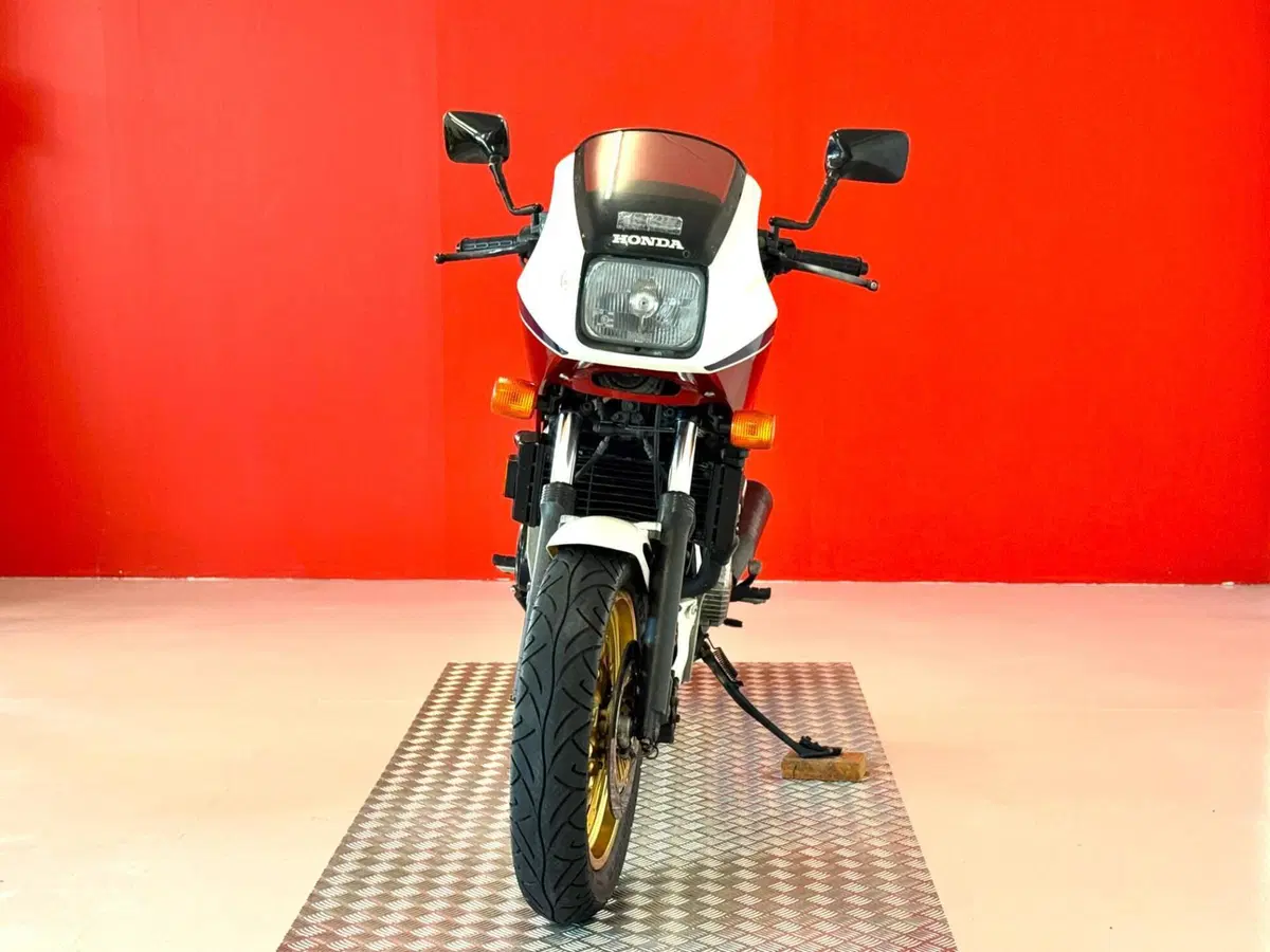 Honda VF 750 F (3)