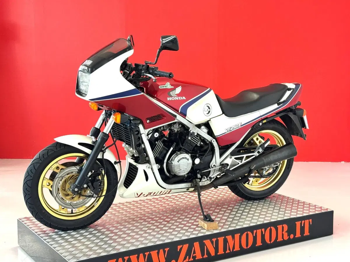 Honda VF 750 F (4)