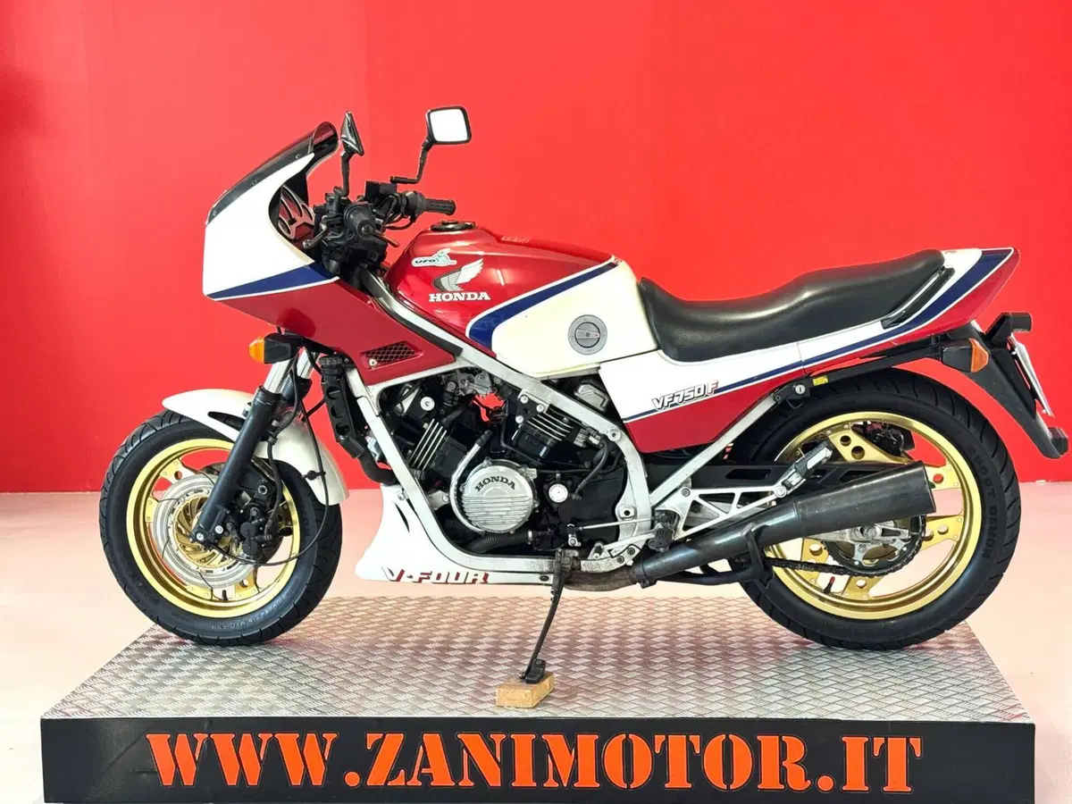 Honda VF 750 F (5)