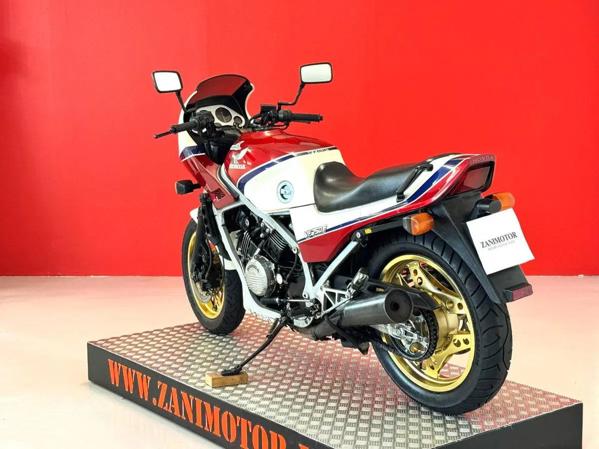 Honda VF 750 F (6)