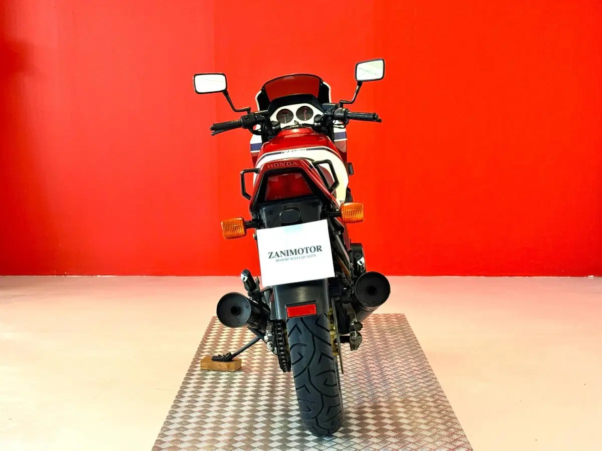 Honda VF 750 F (7)