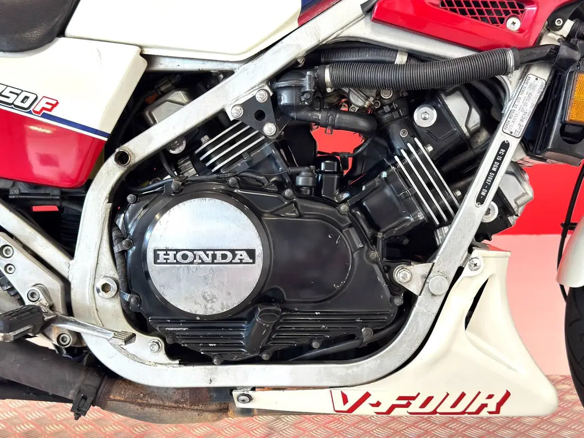 Honda VF 750 F (10)