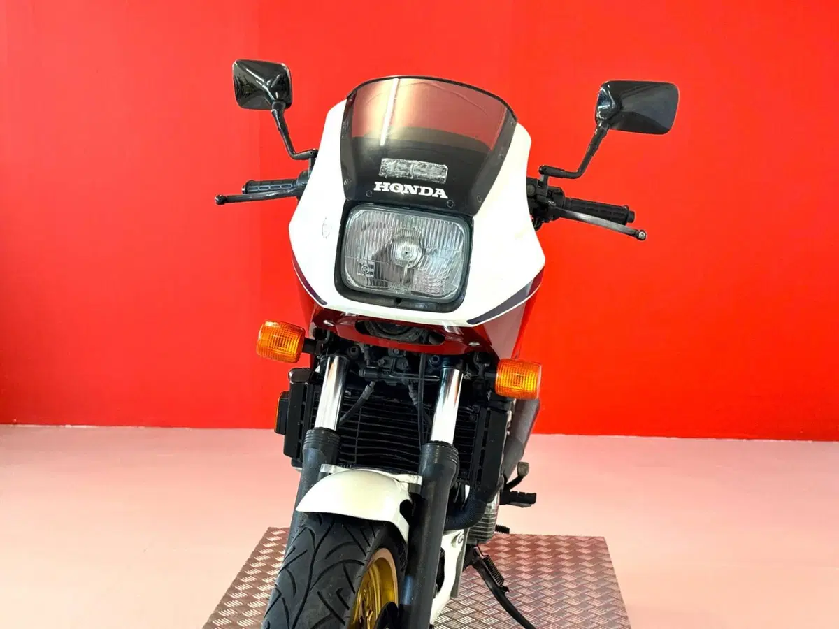 Honda VF 750 F (12)