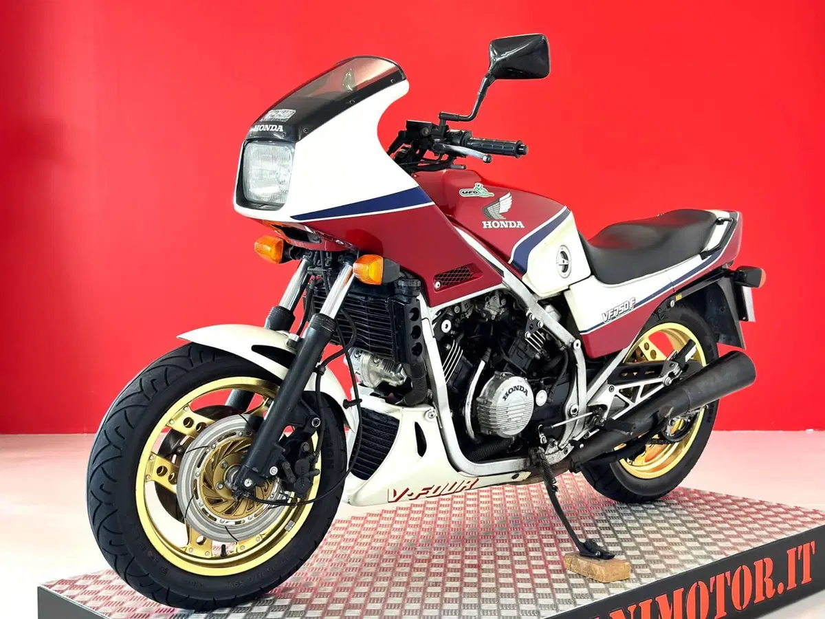 Honda VF 750 F (13)
