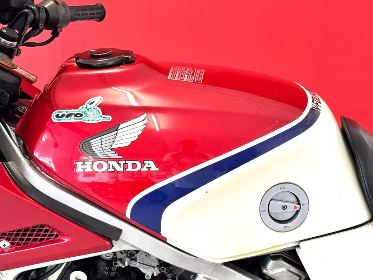 Honda VF 750 F (14)