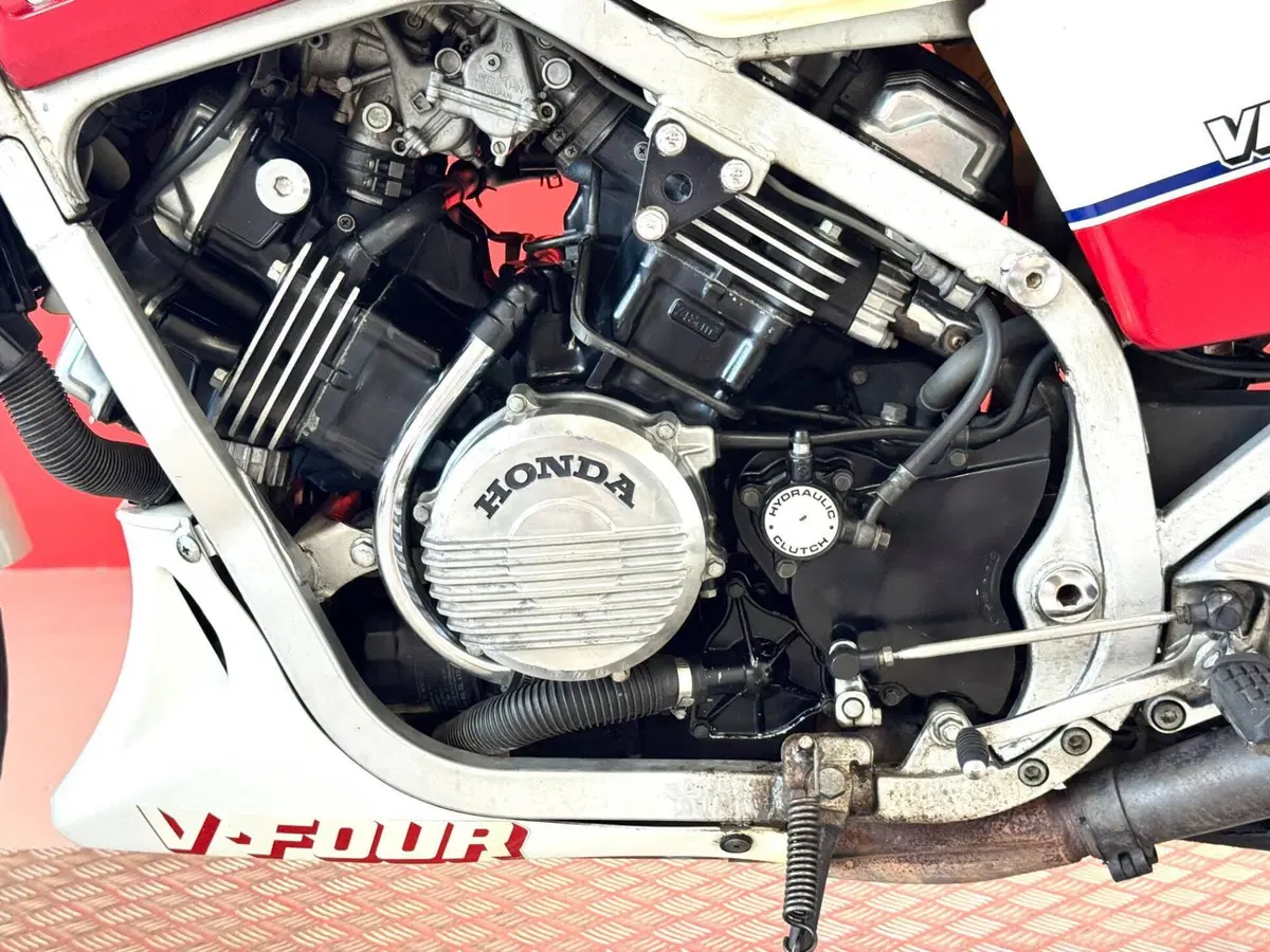 Honda VF 750 F (15)