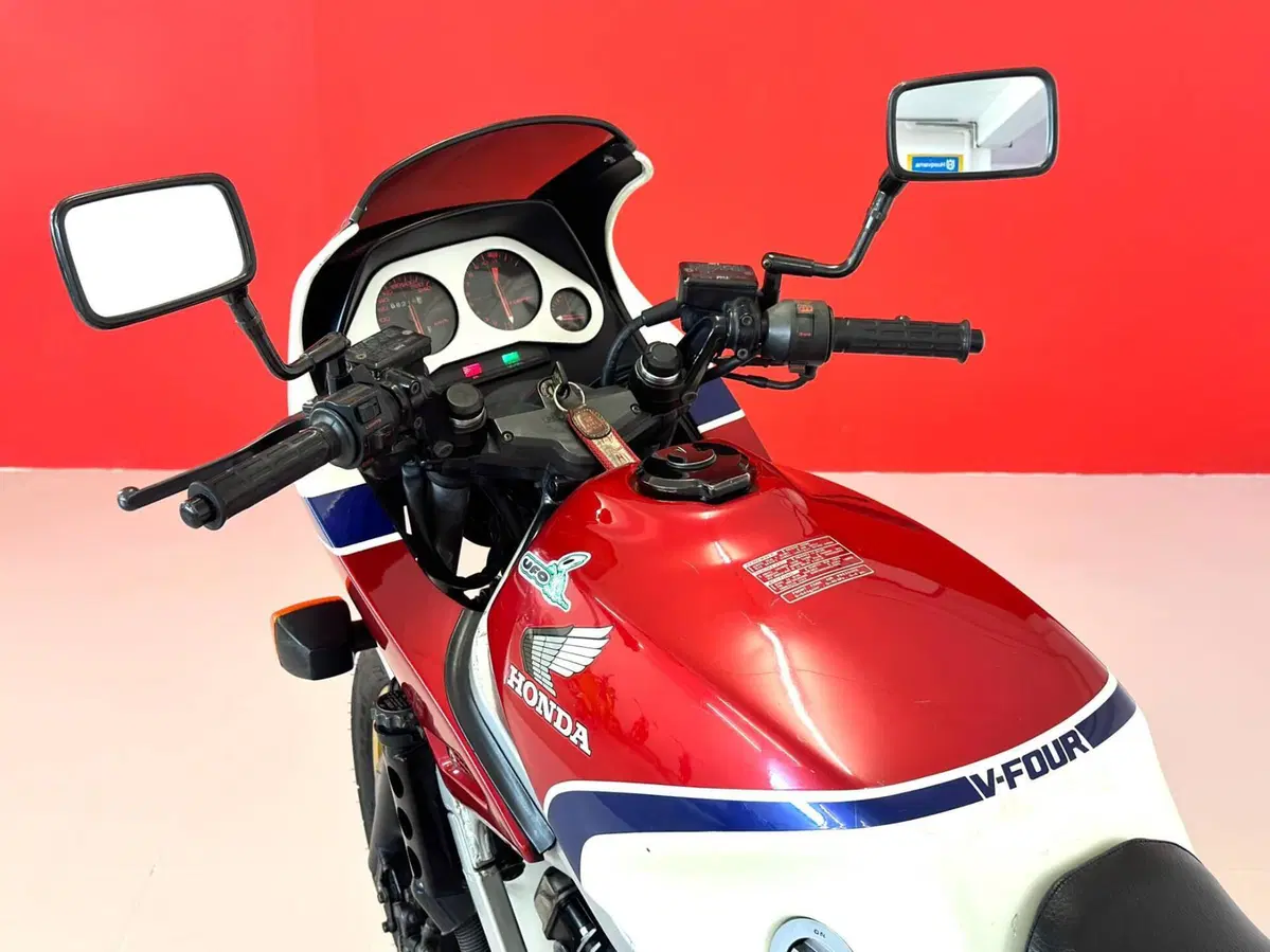 Honda VF 750 F (17)