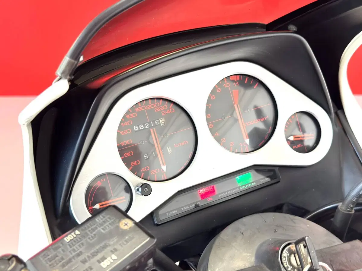 Honda VF 750 F (18)
