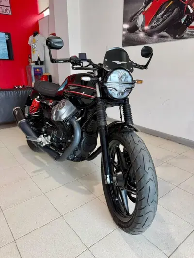Moto Guzzi V7 Stone (2021 - 24) usata