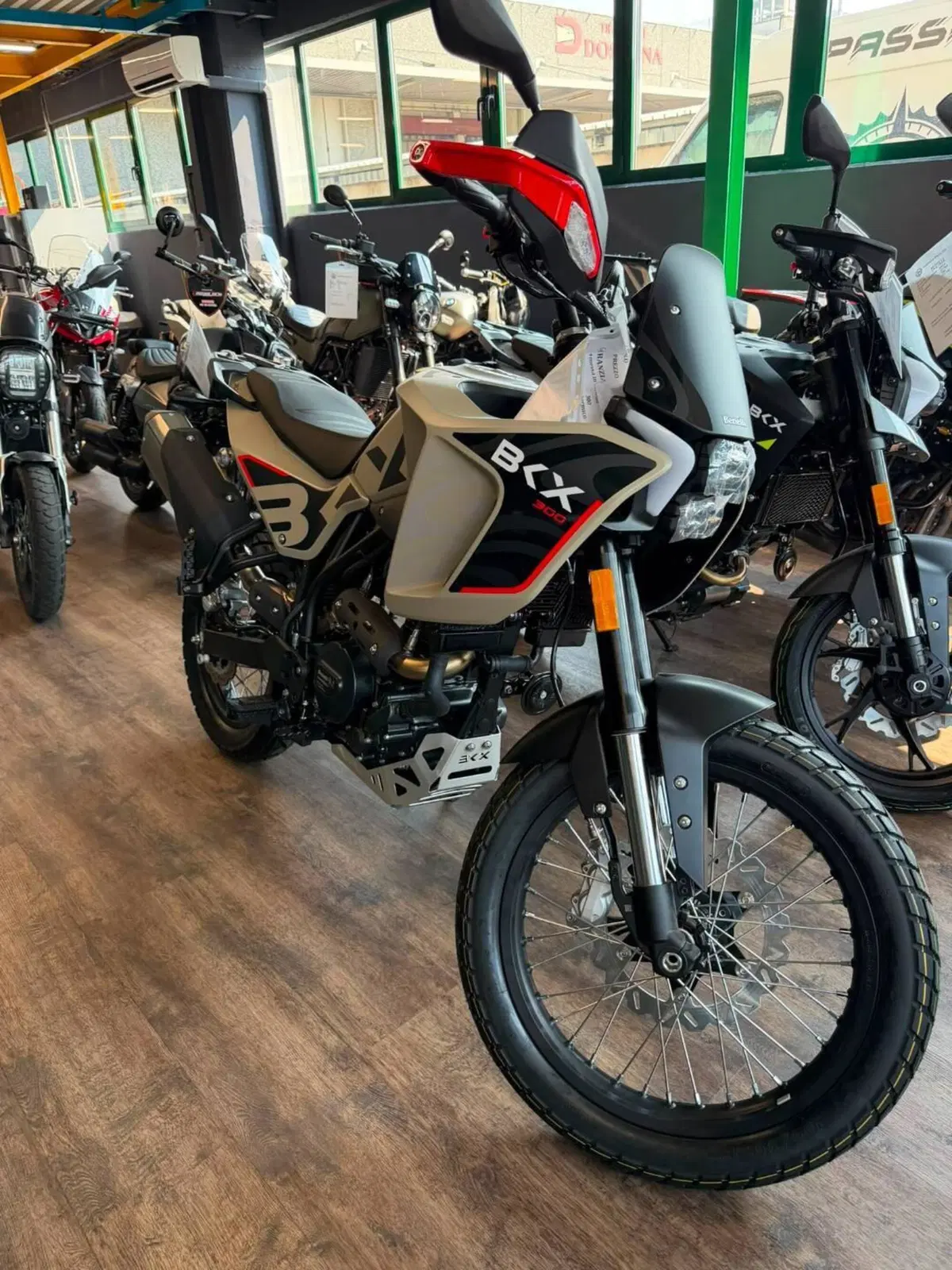 Benelli BKX 300 (2026) (2)