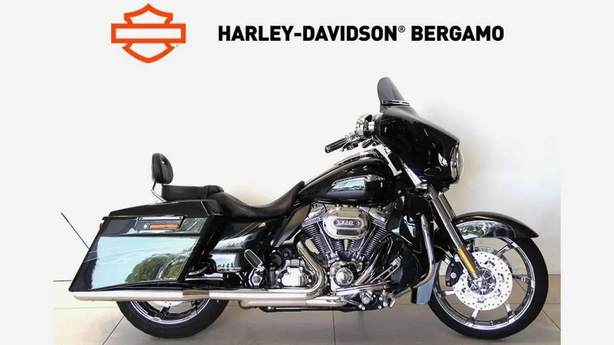 Harley-Davidson 1800 Street Glide (2010 - 11) - FLHXSE