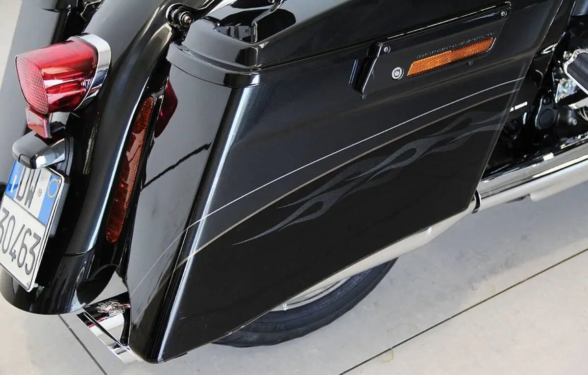 Harley-Davidson 1800 Street Glide (2010 - 11) - FLHXSE (4)