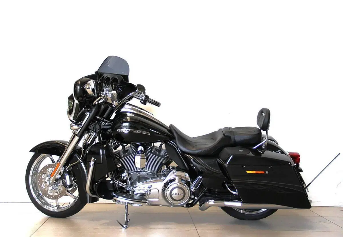 Harley-Davidson 1800 Street Glide (2010 - 11) - FLHXSE (12)