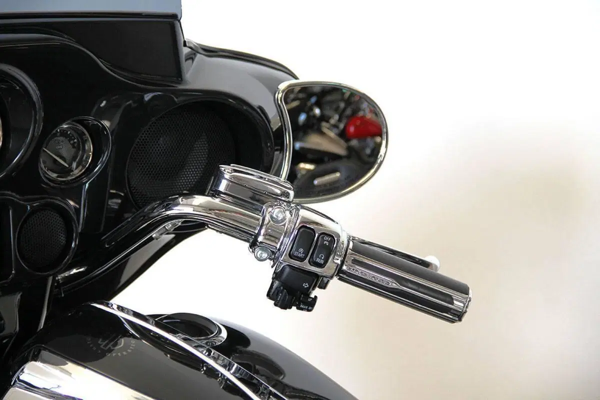 Harley-Davidson 1800 Street Glide (2010 - 11) - FLHXSE (14)