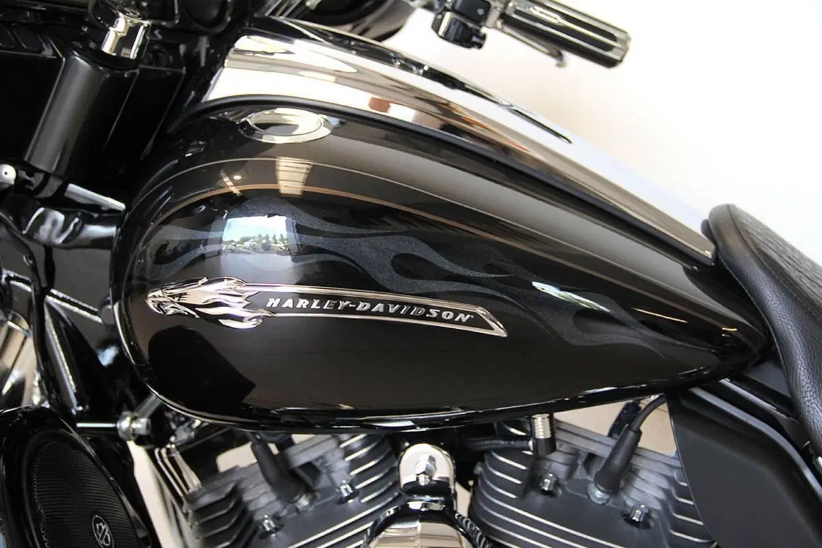 Harley-Davidson 1800 Street Glide (2010 - 11) - FLHXSE (19)