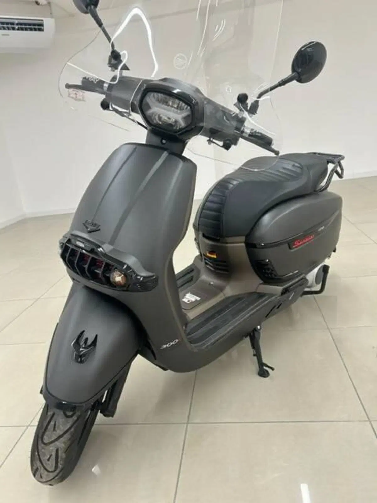 Keeway Motor Sixties 300i (2023 - 25) (5)