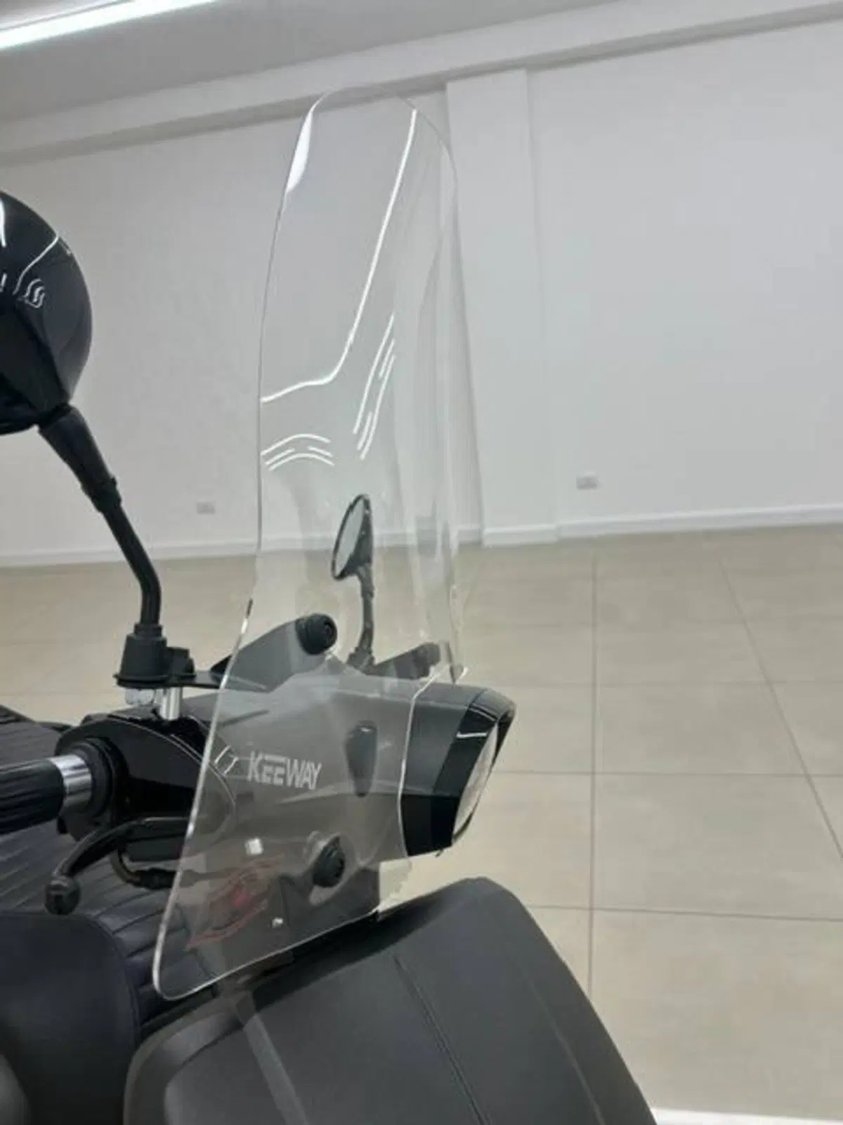 Keeway Motor Sixties 300i (2023 - 25) (7)