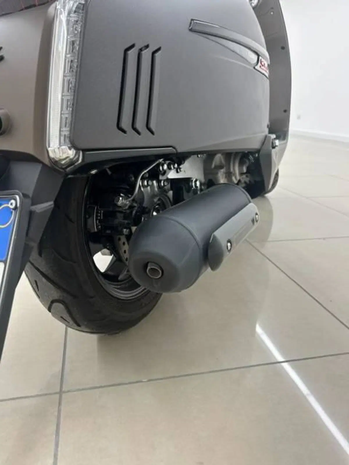 Keeway Motor Sixties 300i (2023 - 25) (10)
