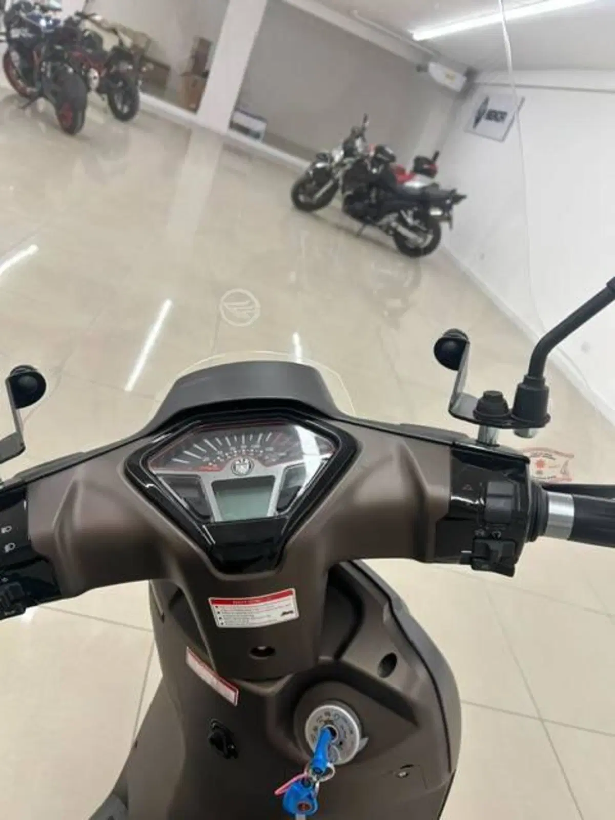 Keeway Motor Sixties 300i (2023 - 25) (13)